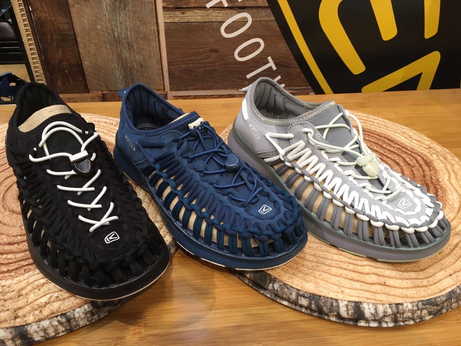 KEEN UNEEK O2 (キーン ユニーク) 24.5cm - サンダル