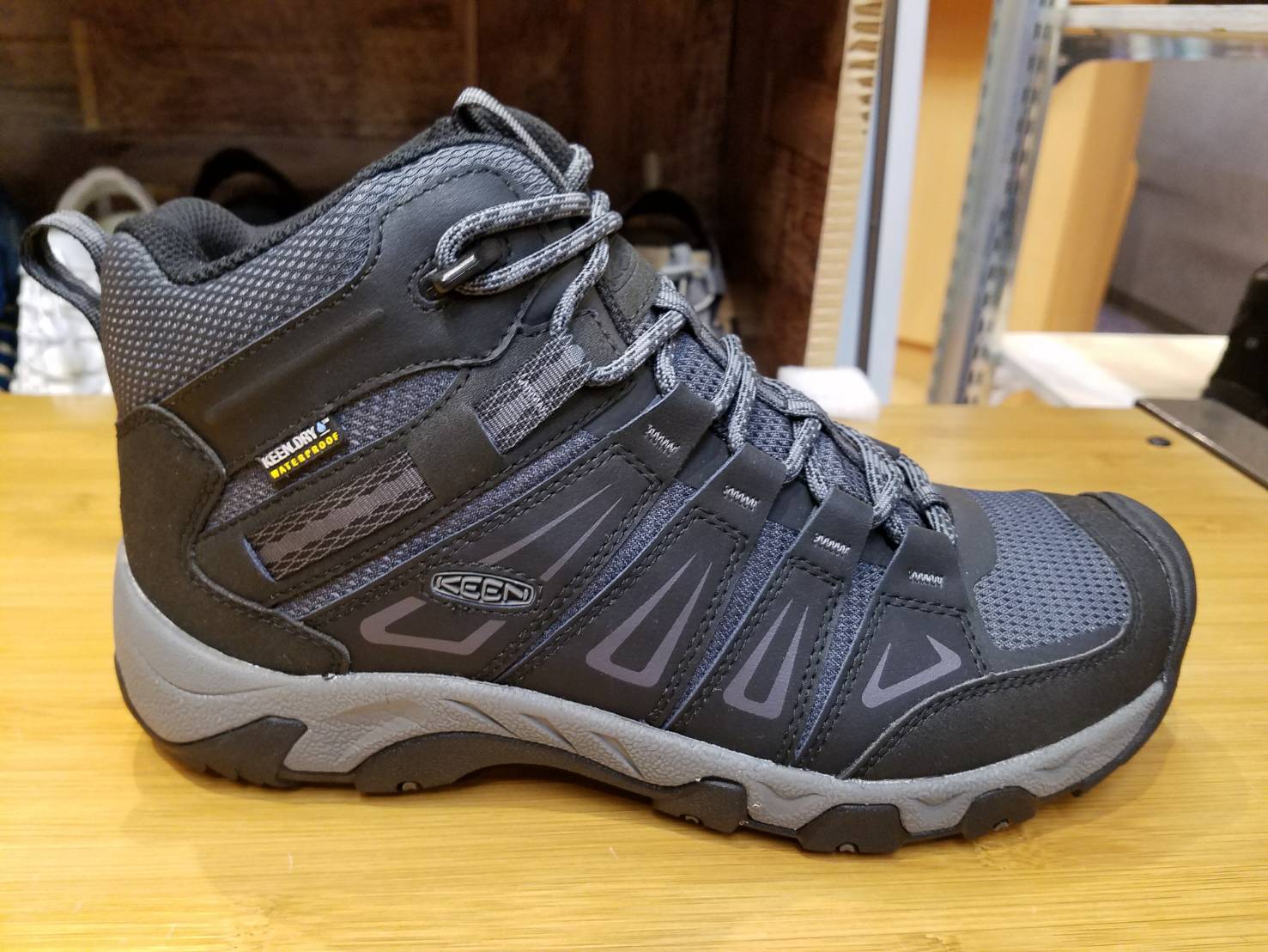 KEEN◇OAKRIDGE MID WP トレッキングブーツ 29.5cm BLK 1015307 - ブーツ