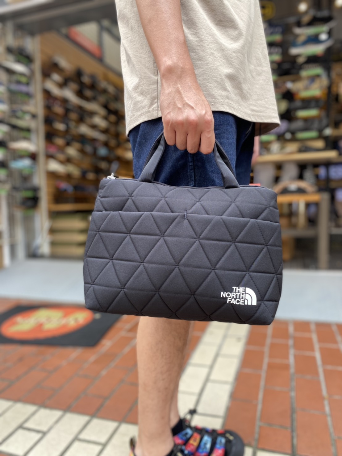 販売中】ノースフフェイスの大人気商品「GeofaceBoxTote(ジオフェイス