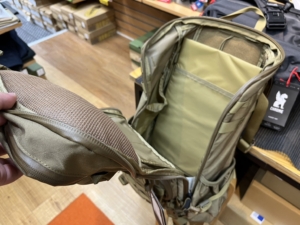 BLITZ 30 Main Compartment Full-Zip Opening