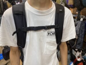 THULE ENROUTE 30L　チェストストラップ付で安定感もある