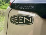 KEEN好きにおすすめ！車や窓などに貼れるロゴステッカー登場！