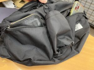 小物収納に便利なジッパーポケット付きバッグ