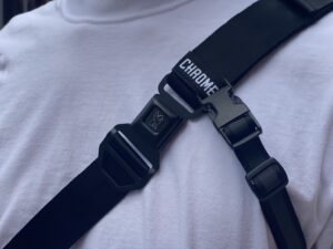 クローム　バラージ5Lスリングバッグ　シートベルトバックル　サブストラップ搭載