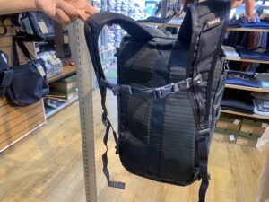 THULE LANDMARK 60L サブバッグにチェストストラップ付き