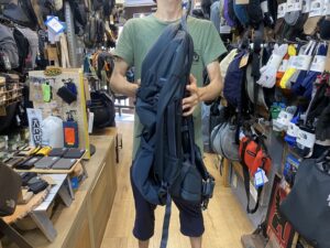 THULE LANDMARK 60L つぶすと薄くなる