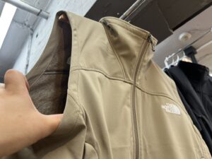 Wide arm openings and adjustable hem on THE NORTH FACE ADVANCED VEST
