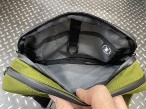 クローム　バラージスリングバッグ　オーガナイザー付きポケット