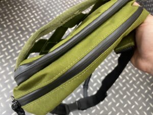 クローム　BARRAGE 5L SLING BAG　止水ジップ採用