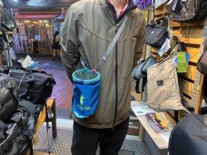cotopaxi halocn chalk bag 着用画像