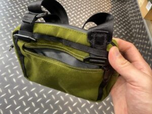 クローム　バラージ2Lスリングバッグ　背面ポケット