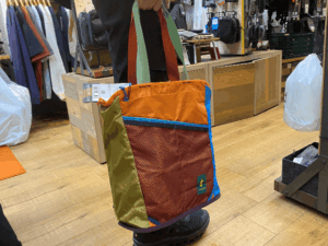 cotopaxi Todo 22L Convertible Tote 着用画像