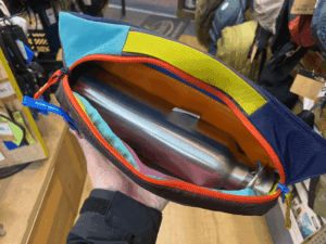 コトパクシ　カパイ3lヒップパック　ボトルも入るメインコンパートメント