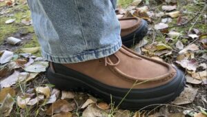 KS MOC CHUKKA on-foot look – simple and versatile design for any style.