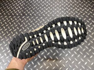 キーン　ザイオニックエヌエックスティー　グリップ力のあるアウトソール