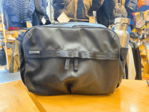 クローム　パックショルダー12l　両サイドにボトルポケット搭載