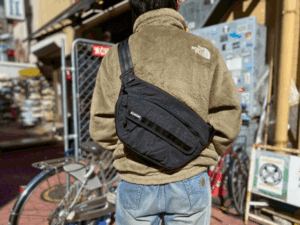 chrome bot flap sling 8l 着用画像