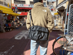 chrome pac shoulder 12l 着用画像