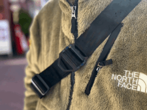 chrome bot flap sling 簡単に調節できるアジャスターバックル採用