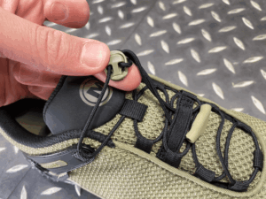 メレル　カメレオンストームリダックスジャパンゴアテックス　ボタン式のスピードシューレース