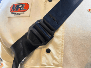 chrome bot flap sling アジャスターメタルバックル搭載