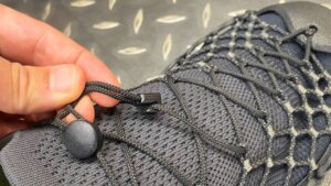 キーン　ユニーク360 あまった靴紐が邪魔にならない構造