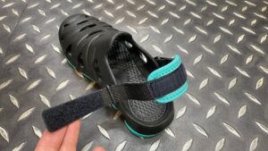 keen hyperflt ベルクロ式のストラップでらくらく脱ぎ履き