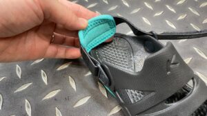 キーン　ハイパーエフエルティー　クッション入りのバックストラップ