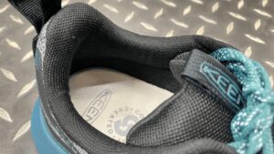 キーン　ローム　メッシュ生地採用で通気性に優れたライニング