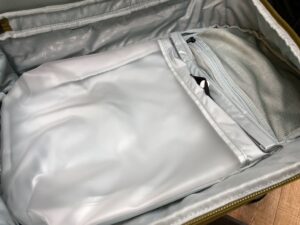 THULE AION BACKPACK 40L 防水機能搭載のポケット付き