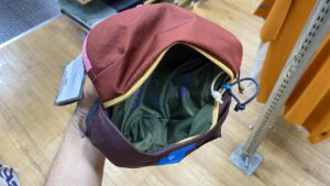 COTOPAXI EMPACKABLE 3L SLING front zip pocket