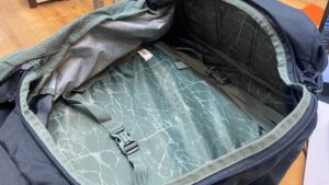 スーリー　ランドマーク60L スーツケースのように開くメインコンパートメント