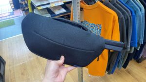 thule subterra 2 sling bag　収納可能なショルダーストラップ