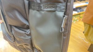 CHROME AXCEL TOTE MESSENGER 撥水性のある生地で水に強いフロントポケット