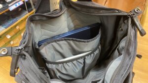 CHROME AXCEL TOTE MESSNGER メインコンパートメント内のPCスリーブ