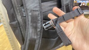 CHROME INITIATE 26L PACK 取り外し可能なチェストストラップ