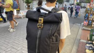CHROME INITIATE 26L PACK シートベルトバックルは交換可能