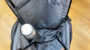クローム　グローサリーバックパック22l メインコーンパートメント内にもボトルポケット搭載