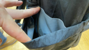 chrome grocery backpack 22l サイドの防水機能付きボトルポケット