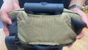 chrome micro kadet sling 背面にu字ロックホルダー搭載